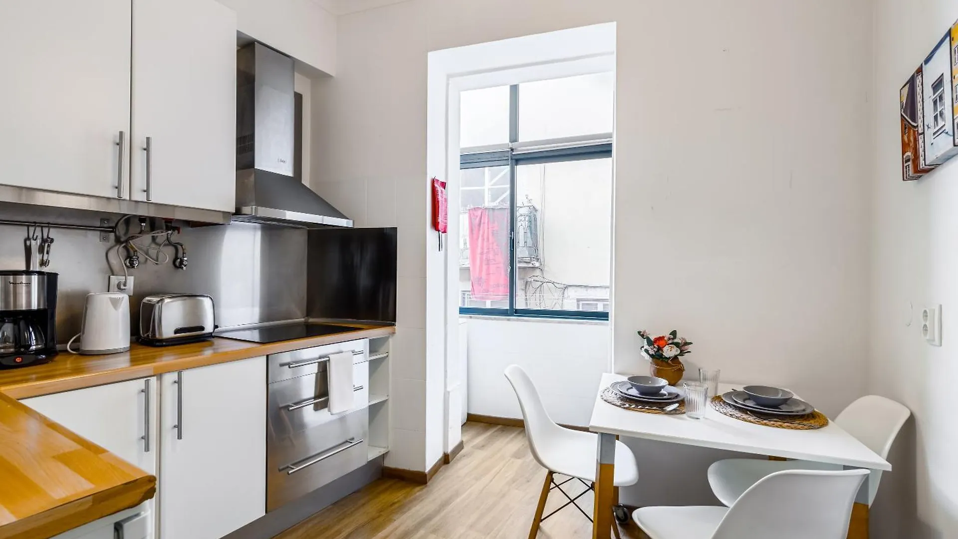 Escadinhas Da Santa Apartment 리스본