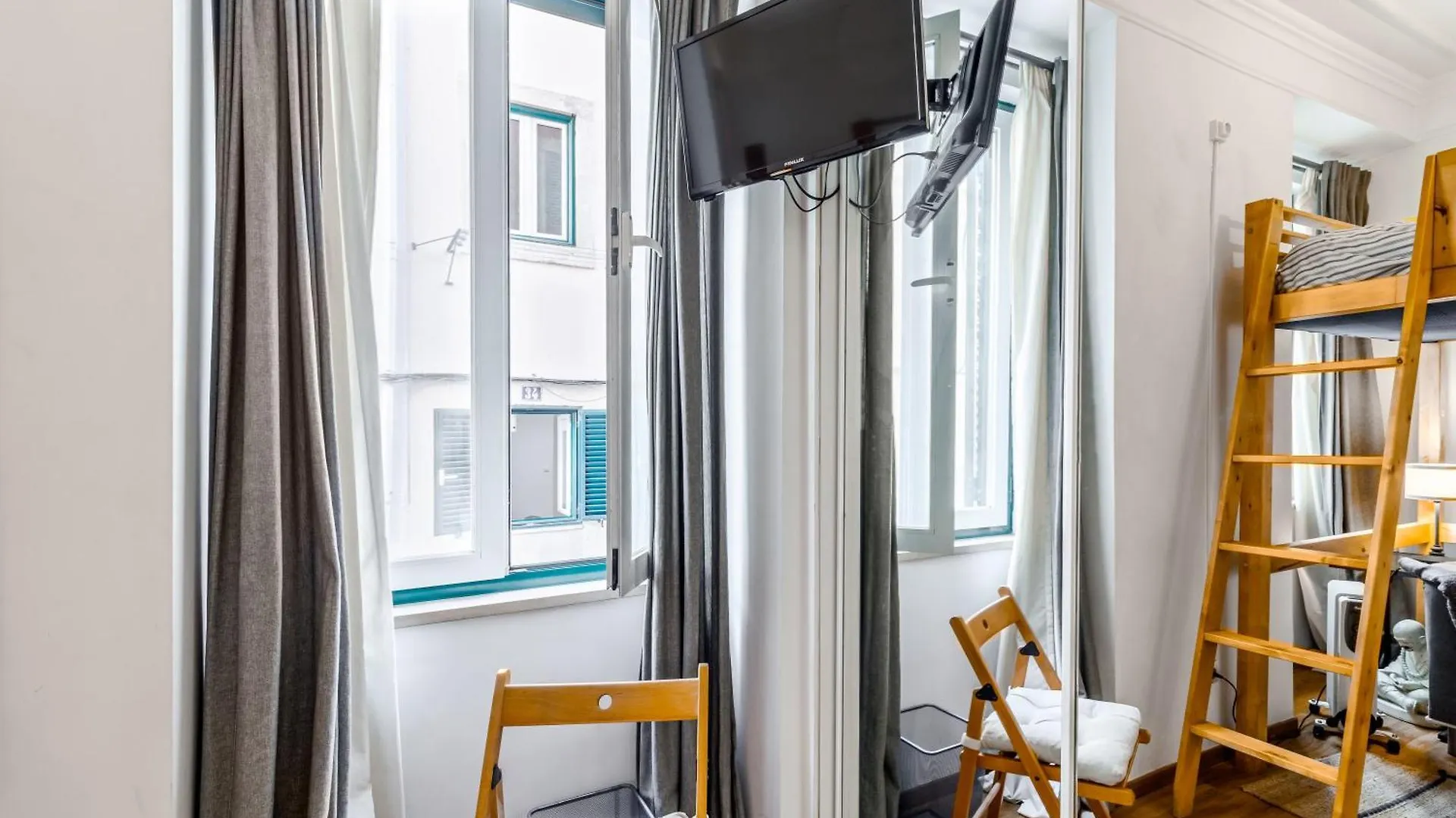 Escadinhas Da Santa Apartment 리스본