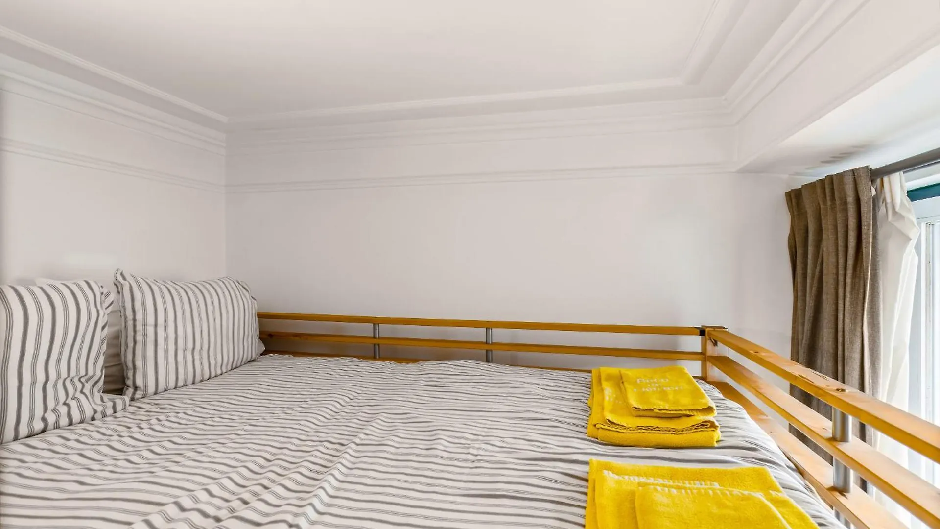 Escadinhas Da Santa Apartment 리스본 0*,
